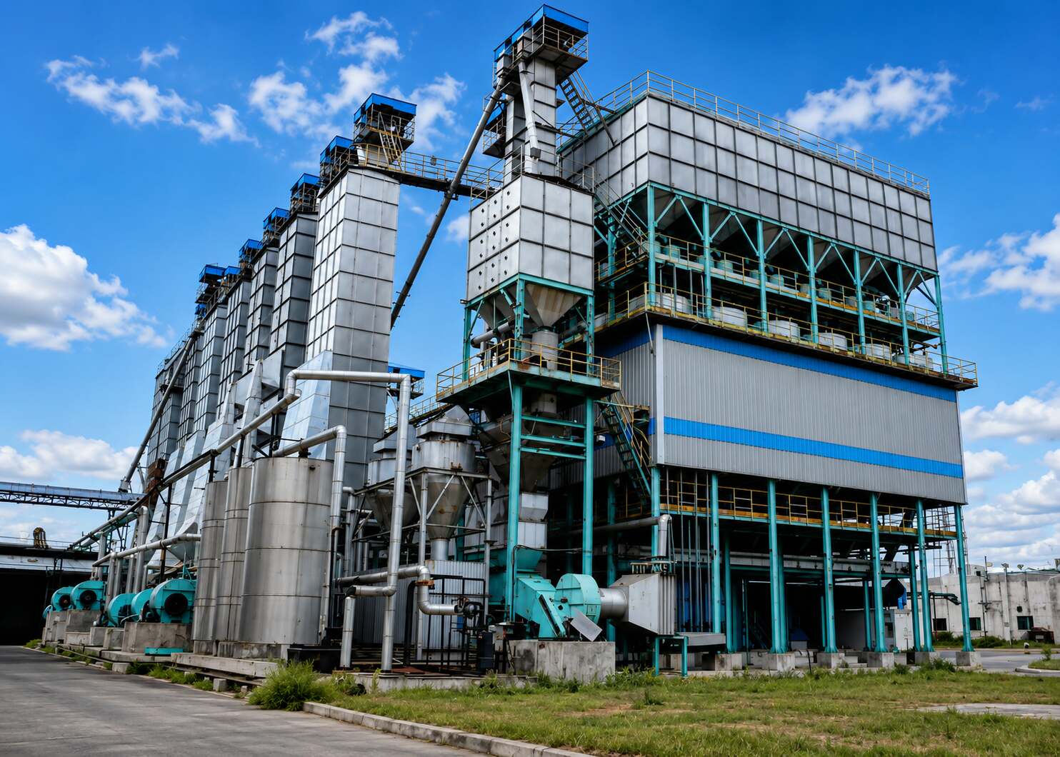 Automated rice milling line with paddy stacks